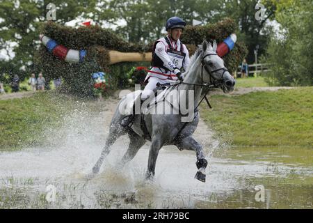 TOM JACKSON (GBR) CAPELS DERIVA CAVA durante l'evento cross-country e ha conquistato la 32 ° posizione in questo evento, al FEI Eventing European Championship 2023, evento equestre CH-EU-CCI4-L il 12 agosto 2023 a Haras du pin a le pin-au-Haras, Francia Foto Stock