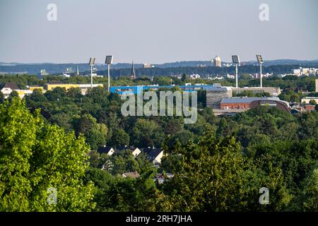 Vista sul centro della città di Bochum, a sud, VFL Bochum Stadtion, Vonovia Ruhrstadion, NRW, la Germania, Foto Stock