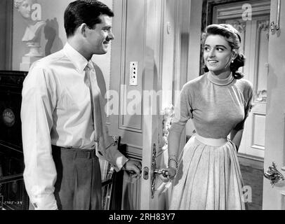 Dewey Martin, Anna Maria Alberghetti, sul set del film, 'diecimila camere da letto', MGM, 1957 Foto Stock
