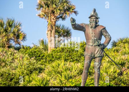 Statua di Juan Ponce de Leon, esploratore spagnolo che guidò la prima spedizione europea conosciuta in Florida, presso la Guana River Preserve, Ponte Vedra Beach, Florida. Foto Stock