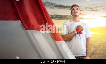 Gli uomini indonesiani celebrano la giornata dell'indipendenza indonesiana il 17 agosto. Giornata dell'indipendenza indonesiana Foto Stock