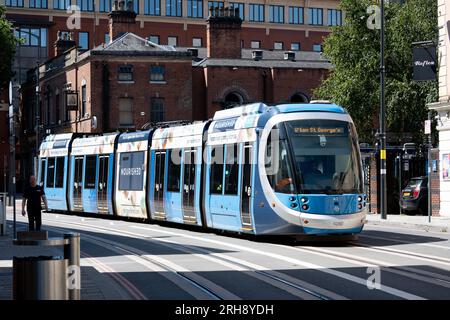 West Midlands Metro tram a Broad Street, Birmingham, Regno Unito Foto Stock