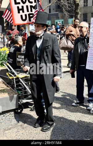 Dimostrazione anti-Trump a New York 4/4/23 #2 Foto Stock