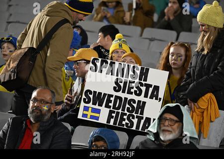 Auckland, nuova Zelanda. 15 agosto 2023. Il pubblico arriva alla semifinale della Coppa del mondo femminile FIFA tra Spagna e Svezia all'Eden Park di Auckland, in nuova Zelanda, il 15 agosto 2023. Foto: Pontus Lundahl/TT/code 10050 credito: TT News Agency/Alamy Live News Foto Stock