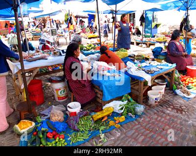 Mercato locale nella città di Pisco, Perù Foto Stock