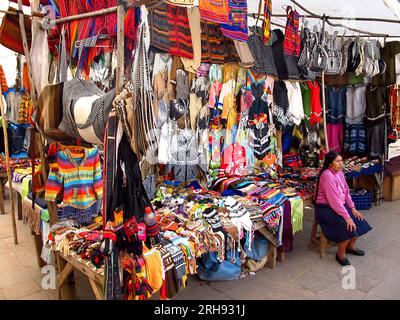 Mercato locale nella città di Pisco, Perù Foto Stock