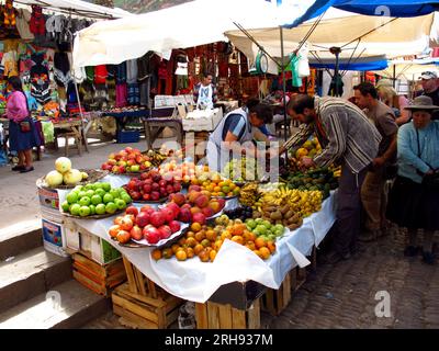 Mercato locale nella città di Pisco, Perù Foto Stock