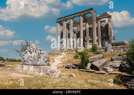 Tempio di Zeus nell'antica città di Aizanoi a Kutahya in Turchia Foto Stock