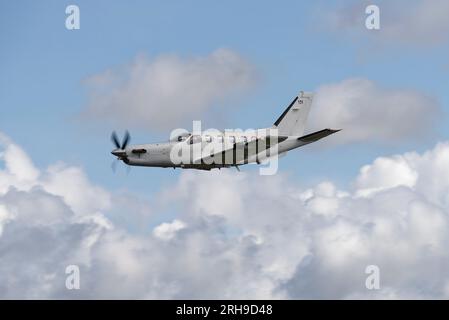 Air and Space Force francese Socata TBM 700 Turboprop Light Utility Aircraft XQ131 parte dalla RAF Fairford nel sud dell'Inghilterra dopo aver frequentato il RIAT Foto Stock