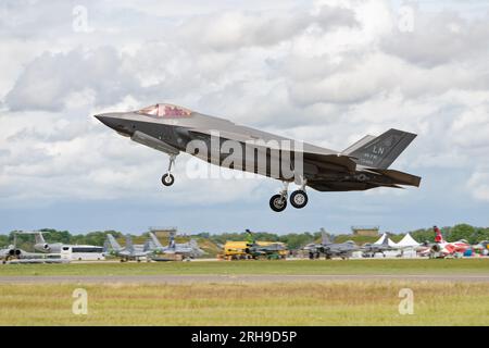 Il generale di brigata Joseph campo Commander 48th Fighter Wing United States Air Force arriva a RAF Fairford per partecipare al RIAT Foto Stock