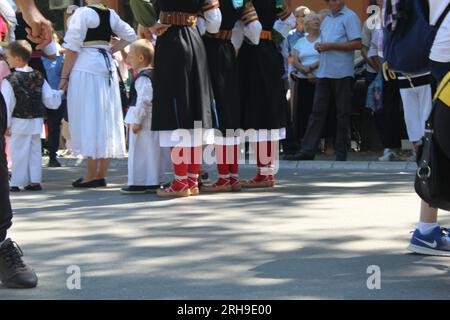 Scarpe in costume nazionale serbo Foto Stock