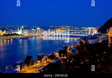 Panorama del Ponte di Elisabetta (Erzsebet HID) a Budapest, Ungheria Foto Stock