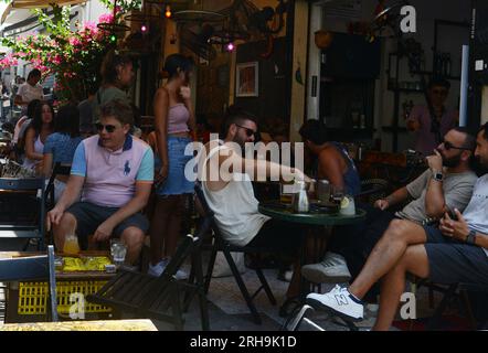 Bar vivaci al mercato Carmel di Tel Aviv, Israele. Foto Stock