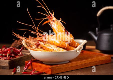 Gamberi giganti marinati di fiume in salsa piccante Foto Stock