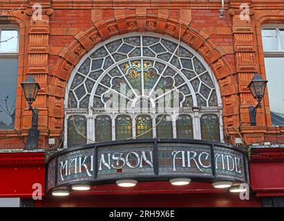 The Makinson Victorian Shopping Retail Arcade, nel centro della città di Wigan, Greater Manchester, Lancashire, Inghilterra, Regno Unito, WN1 1PL Foto Stock