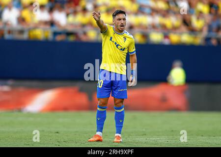 Cadice, Spagna. 14 agosto 2023. Iza Carcelen di Cadice durante la partita di la Liga tra Cadiz CF e Deportivo Alaves ha giocato al Nuevo Mirandilla Stadium il 14 agosto a Cadice, in Spagna. (Foto di Antonio Pozo/PRESSINPHOTO) crediti: PRESSINPHOTO SPORTS AGENCY/Alamy Live News Foto Stock