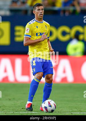 Cadice, Spagna. 14 agosto 2023. Ruben Alcaraz di Cadice durante la partita di la Liga tra Cadiz CF e Deportivo Alaves ha giocato al Nuevo Mirandilla Stadium il 14 agosto a Cadice, in Spagna. (Foto di Antonio Pozo/PRESSINPHOTO) crediti: PRESSINPHOTO SPORTS AGENCY/Alamy Live News Foto Stock