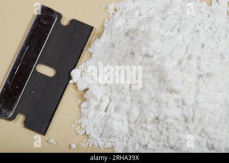 Prescrizione e tossicodipendenza illegale è una malattia cronica, spesso recidivante del cervello che causa l'uso compulsivo di droga, nonostante le conseguenze dannose Foto Stock