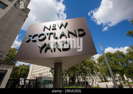 Londra, Inghilterra, Regno Unito. 15 agosto 2023. Quartier generale della forza di polizia britannica New Scotland Yard a Westminster. (Immagine di credito: © Tayfun salci/ZUMA Press Wire) SOLO USO EDITORIALE! Non per USO commerciale! Foto Stock