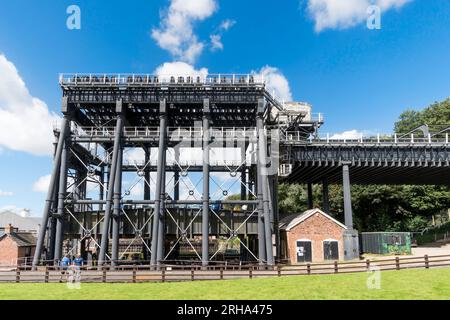 Vista laterale dell'Anderton Boat Lift nel Cheshire, Inghilterra, Regno Unito Foto Stock