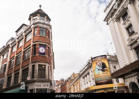 The Ivy Restaurant e Private Lives at the Ambassadors Theatre in West Street, Covent Garden, Central London, Inghilterra, Regno Unito Foto Stock