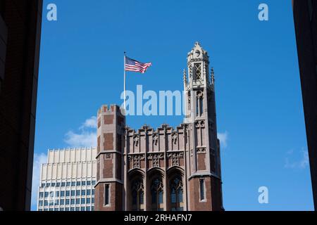 New York, New York, USA. 9 agosto 2023. Russell Hall del Teachers College della Columbia University. La Columbia University nella città di New York è un istituto di istruzione superiore privato d'élite. Considerata a lungo la prima posizione nella classifica US News and World Report per le università, la scuola Ivy League è una destinazione di prim'ordine per gli studenti internazionali e l'élite globale. Columbia ha uno dei tassi di ammissione universitari più bassi negli Stati Uniti. (Immagine di credito: © Taidgh Barron/ZUMA Press Wire) SOLO USO EDITORIALE! Non per USO commerciale! Foto Stock