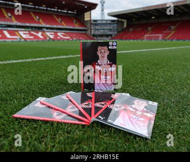 Barnsley, Regno Unito. 15 agosto 2023. Kacper ?opata #4 di Barnsley sulla copertina del programma Today Match Day durante la partita della Sky Bet League 1 Barnsley vs Peterborough a Oakwell, Barnsley, Regno Unito, il 15 agosto 2023 (foto di Mark Cosgrove/News Images) a Barnsley, Regno Unito il 15 agosto 2023. (Foto di Mark Cosgrove/News Images/Sipa USA) credito: SIPA USA/Alamy Live News Foto Stock