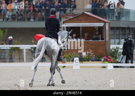 Le pin Au Haras, Francia. 11 agosto 2023. Tom JACKSON (GBR) CAPELS HOLLOW DRIFT gareggia durante l'evento Dressage durante il FEI Eventing European Championship 2023, evento equestre CH-EU-CCI4-L dell'11 agosto 2023 ad Haras du pin a le pin-au-Haras, Francia - foto Stephane Allaman/DPPI Credit: DPPI Media/Alamy Live News Foto Stock