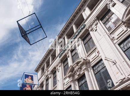 Facciata esterna di un Trocadero londinese abbellito in Coventry Street, Soho, Londra, Inghilterra, Regno Unito Foto Stock