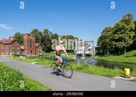 Sollevatore idraulico per imbarcazioni n.. 3 sul vecchio Canal du Centre a Strépy-Bracquegnies vicino a la Louvière, Hainaut nel Sillon industriel della Vallonia, Belgio Foto Stock