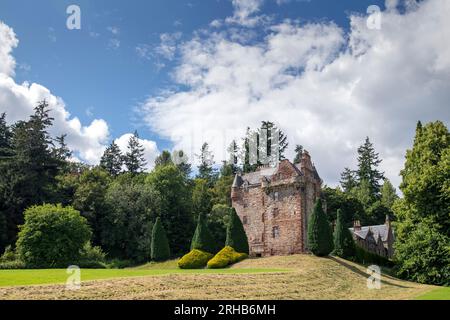 Castle Leod, sede del Clan Mackenzie, vicino al villaggio di Strathpeffer a Easter Ross, Scozia, Regno Unito Foto Stock