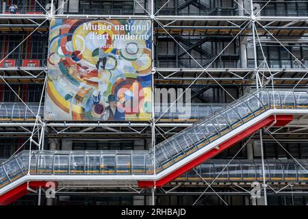 Parigi, FR - 31 agosto 2022: Retro del Centre Georges Pompidou, Parigi, Francia Foto Stock