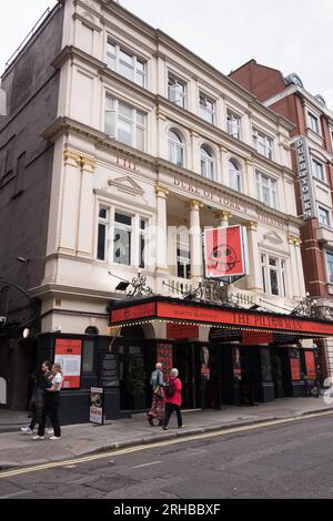 Matthew Dunster's dirige The Pillowman di Martin McDonagh al Duke of York's Theatre, St Martins Lane, Londra, WC2, Inghilterra, REGNO UNITO Foto Stock