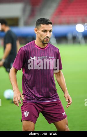 Pireo, Grecia. 15 agosto 2023. 16 JESUS NAVAS di Siviglia FC durante la sessione di allenamento della squadra in vista della finale di Supercoppa UEFA 2023 allo Stadio Georgios Karaiskakis il 15 agosto 2023, al Pireo, in Grecia. Credito: Agenzia fotografica indipendente/Alamy Live News Foto Stock