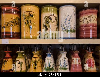 La ceramica di Les Baux de Provence. Bouches du Rhone, Provenza, in Francia, in Europa. Foto Stock