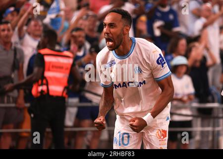 Marsiglia, 15 agosto 2023. Pierre-Emerick Aubameyang dell'Olympique De Marseille festeggia dopo aver segnato per dare alla squadra un vantaggio di 1-0 durante il secondo turno di qualificazione della UEFA Champions League allo Stade de Marseille, Marsiglia. Il credito fotografico dovrebbe leggere: Jonathan Moscrop/Sportimage Credit: Sportimage Ltd/Alamy Live News Foto Stock