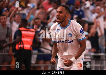 Marsiglia, 15 agosto 2023. Pierre-Emerick Aubameyang dell'Olympique De Marseille festeggia dopo aver segnato per dare alla squadra un vantaggio di 1-0 durante il secondo turno di qualificazione della UEFA Champions League allo Stade de Marseille, Marsiglia. Il credito fotografico dovrebbe leggere: Jonathan Moscrop/Sportimage Credit: Sportimage Ltd/Alamy Live News Foto Stock