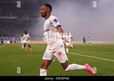 Marsiglia, 15 agosto 2023. Pierre-Emerick Aubameyang dell'Olympique De Marseille festeggia dopo aver segnato per dare alla squadra un vantaggio di 1-0 durante il secondo turno di qualificazione della UEFA Champions League allo Stade de Marseille, Marsiglia. Il credito fotografico dovrebbe leggere: Jonathan Moscrop/Sportimage Credit: Sportimage Ltd/Alamy Live News Foto Stock