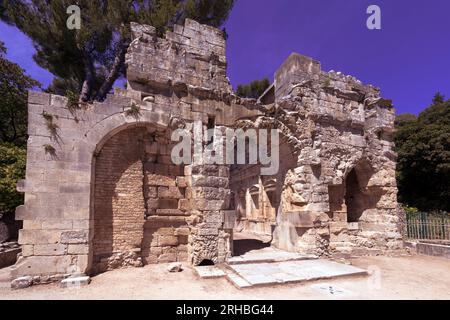 Tempio di Diana, nel Jardin de la Fontaine a Nimes. Gard, Provenza, Francia, Europa Foto Stock