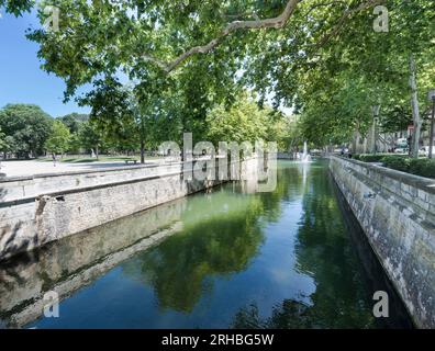 Il giardino jardin de la Fontaine a Nimes. Gard, Provenza, Francia, Europa Foto Stock