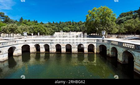 Il giardino jardin de la Fontaine a Nimes. Gard, Provenza, Francia, Europa Foto Stock