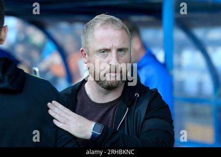 Birkenhead, Regno Unito. 15 agosto 2023. Ian Dawes, il manager di Tranmere Rovers, guarda. EFL Skybet Football League Two Match, Tranmere Rovers contro Harrogate Town a Prenton Park, Birkenhead, Wirral martedì 15 agosto 2023. Questa immagine può essere utilizzata solo per scopi editoriali. Solo per uso editoriale, .pic di Chris Stading/ Credit: Andrew Orchard fotografia sportiva/Alamy Live News Foto Stock