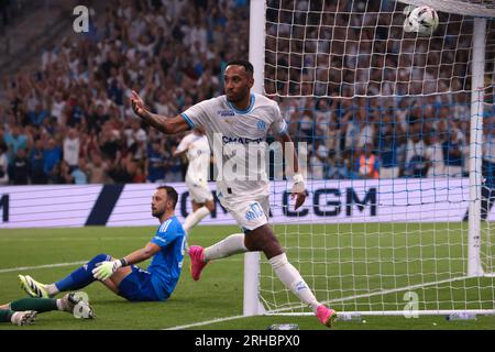 Marsiglia, 15 agosto 2023. Pierre-Emerick Aubameyang dell'Olympique De Marseille festeggia dopo aver segnato il suo secondo gol per dare alla squadra un vantaggio di 2-0 durante il terzo turno di qualificazione della UEFA Champions League 2nd Leg Match allo Stade de Marseille, Marseille. Il credito fotografico dovrebbe leggere: Jonathan Moscrop/Sportimage Credit: Sportimage Ltd/Alamy Live News Foto Stock