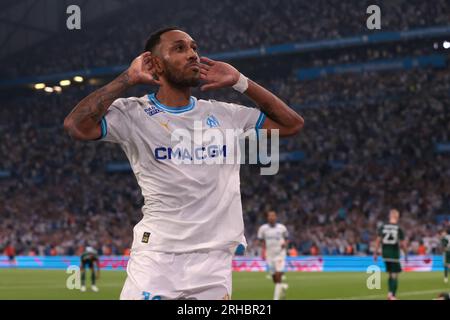 Marsiglia, 15 agosto 2023. Pierre-Emerick Aubameyang dell'Olympique De Marseille festeggia dopo aver segnato il suo secondo gol per dare alla squadra un vantaggio di 2-0 durante il terzo turno di qualificazione della UEFA Champions League 2nd Leg Match allo Stade de Marseille, Marseille. Il credito fotografico dovrebbe leggere: Jonathan Moscrop/Sportimage Credit: Sportimage Ltd/Alamy Live News Foto Stock