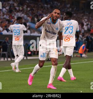 Marsiglia, 15 agosto 2023. Pierre-Emerick Aubameyang dell'Olympique De Marseille festeggia dopo aver segnato il suo secondo gol per dare alla squadra un vantaggio di 2-0 durante il terzo turno di qualificazione della UEFA Champions League 2nd Leg Match allo Stade de Marseille, Marseille. Il credito fotografico dovrebbe leggere: Jonathan Moscrop/Sportimage Credit: Sportimage Ltd/Alamy Live News Foto Stock