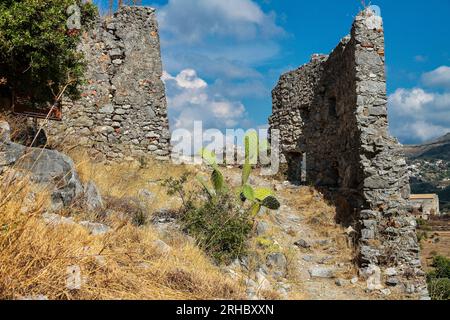 Uno scorcio delle rovine del Mausoleo di Tredoliche a Cirella, Cosenza, Calabria, Italia Foto Stock