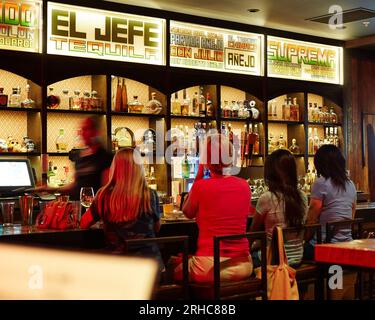 Palm Springs, California, USA. 23 ottobre 2014. El Jefe Tequila Bar presso il Saguaro Hotel a Palm Springs. (Immagine di credito: © Ian L. Sitren/ZUMA Press Wire) SOLO USO EDITORIALE! Non per USO commerciale! Foto Stock