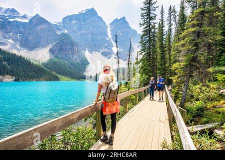 Lago Moraine durante l'estate nel Banff National Park, Canadian Rockies, Alberta, Canada. Banff National Park, Alberta, Canada Foto Stock