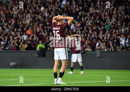 Praga, Repubblica Ceca. 15 agosto 2023. ASGER SERENSEN (25) di Sparta Praha React dopo aver perso la partita durante il terzo turno di qualificazione UEFA Champions League, partita di andata e ritorno del 15 agosto 2023, a Praga nella Repubblica Ceca (Credit Image: © Slavek Ruta/ZUMA Press Wire) SOLO PER USO EDITORIALE! Non per USO commerciale! Foto Stock