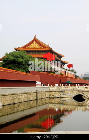 Pechino 11 settembre: Torre Tiananmen e ponte Jinshui in marmo bianco a Pechino l'11 settembre 2011. Tiananmen si trova nella capitale delle persone Foto Stock